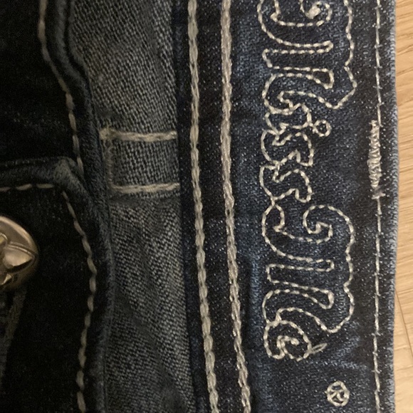 MISS ME JEANS! Size 31. Inseam 32-33. All the jewels/ buttons still in tact! - Picture 3 of 5